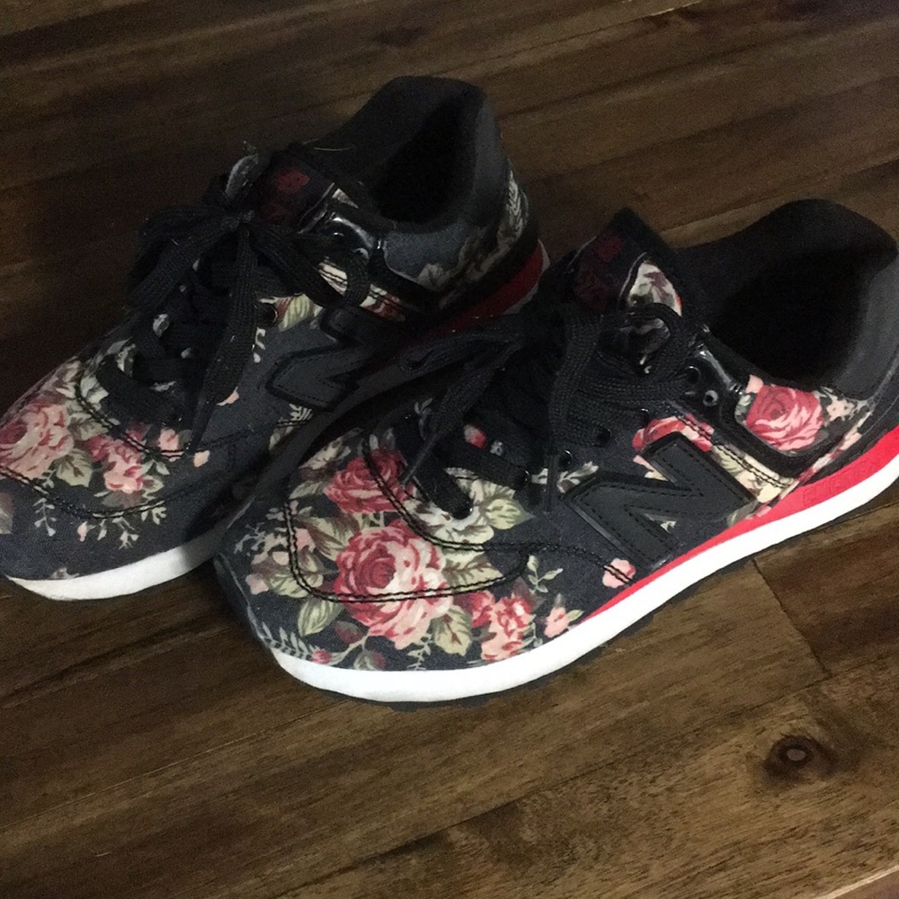 New Balance 7.5 Floral Shoes